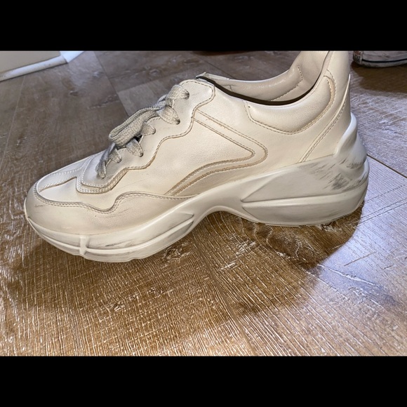 Gucci Shoes - Picture 2 of 4